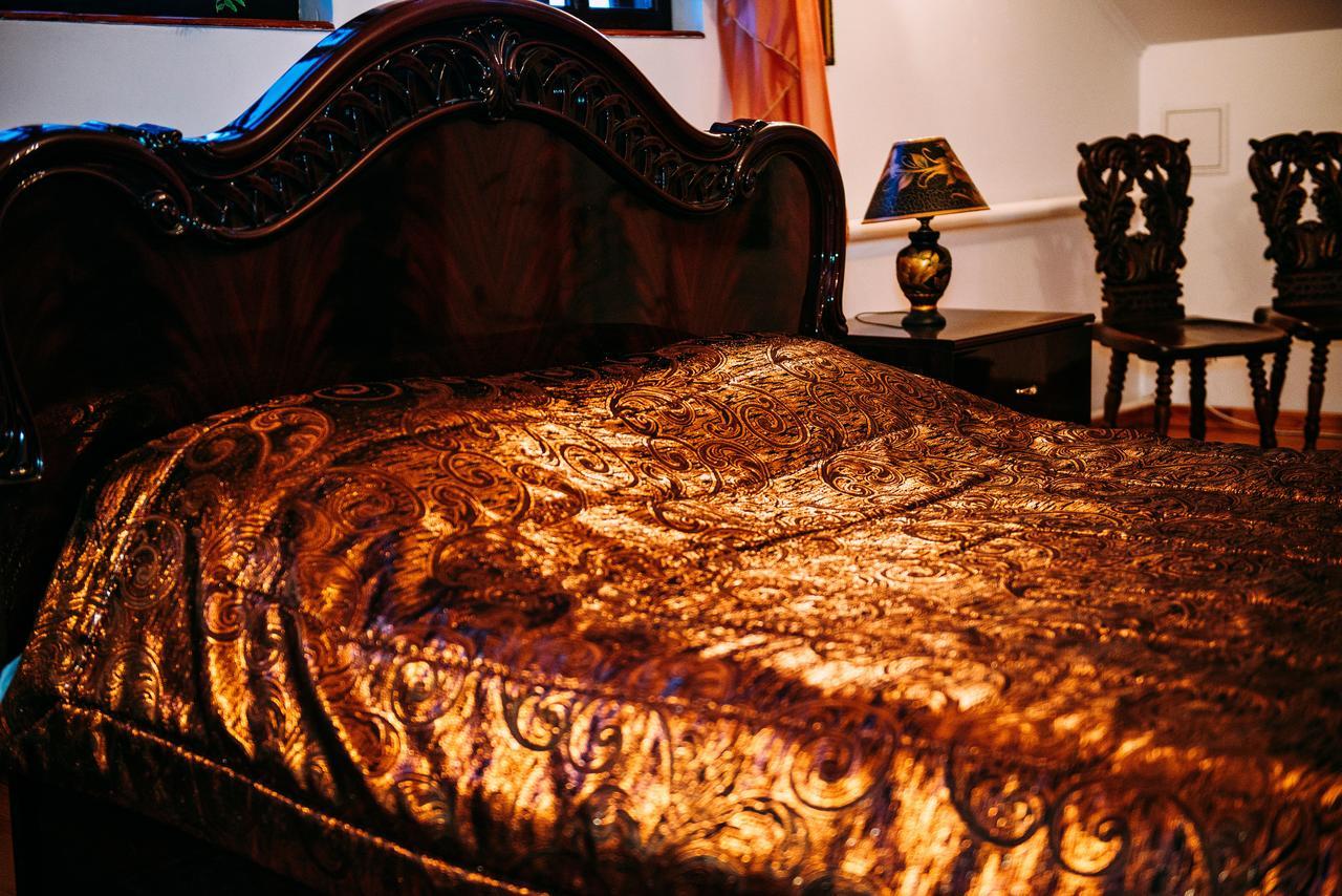 Antique House Hotel Дубно Екстер'єр фото