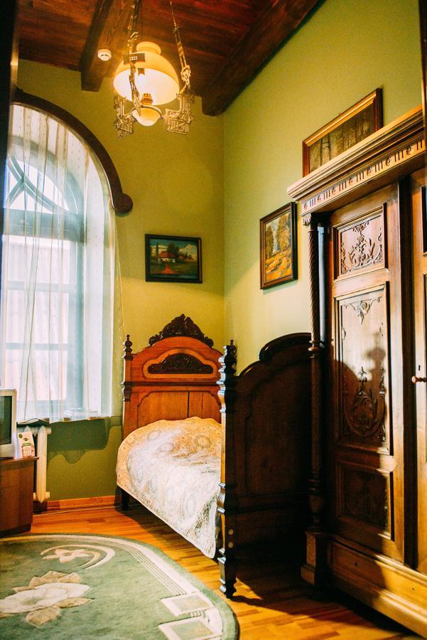 Antique House Hotel Дубно Екстер'єр фото