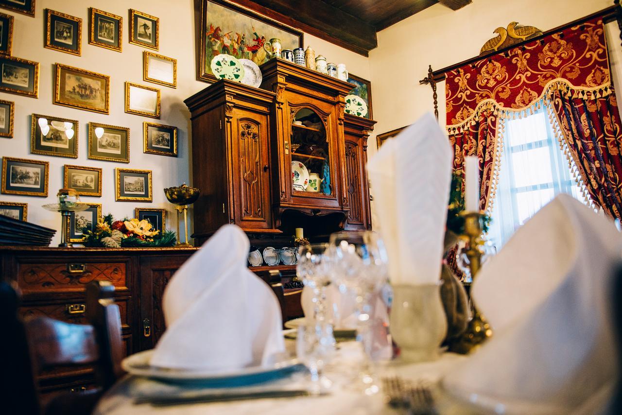Antique House Hotel Дубно Екстер'єр фото