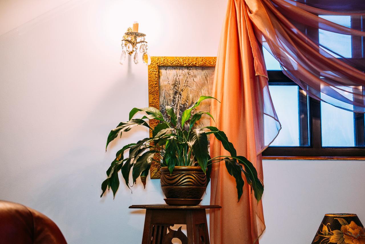 Antique House Hotel Дубно Екстер'єр фото