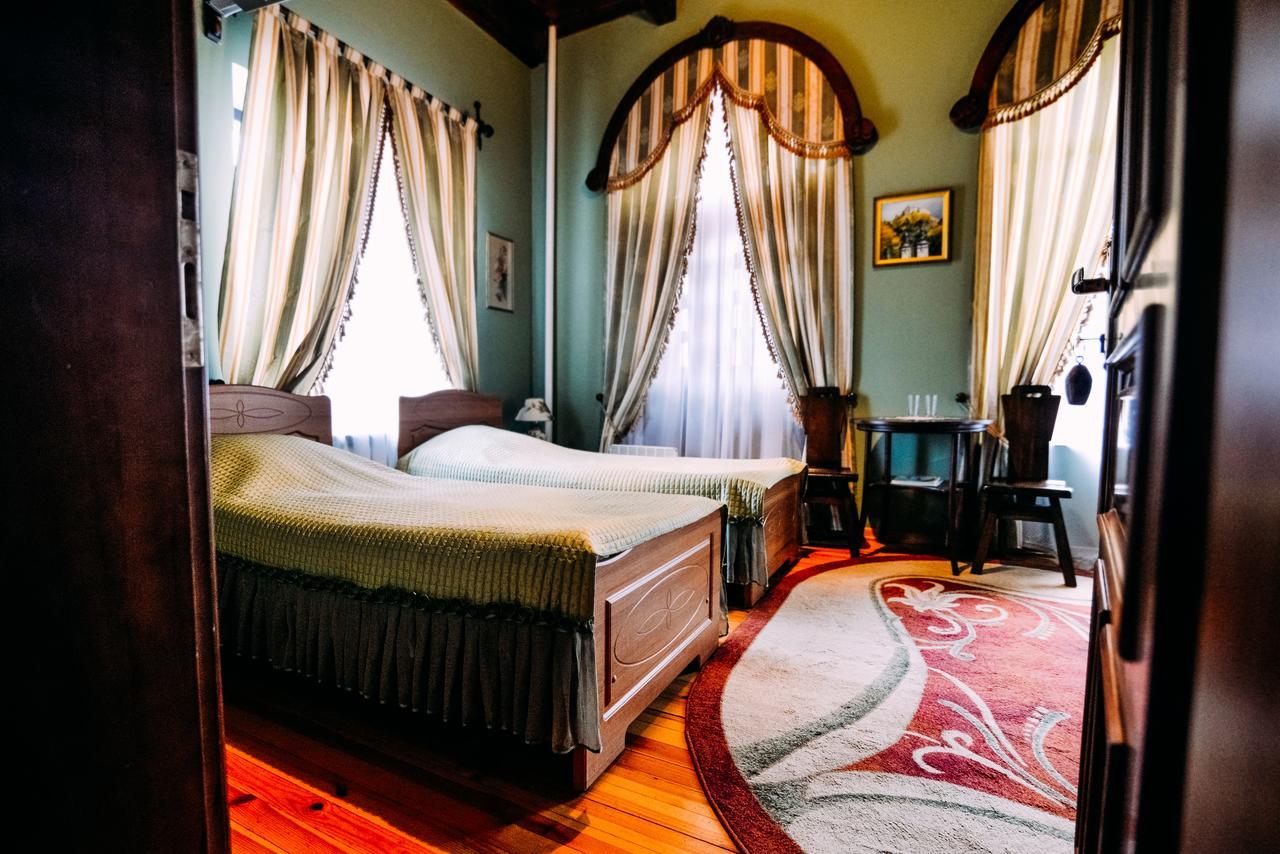 Antique House Hotel Дубно Екстер'єр фото