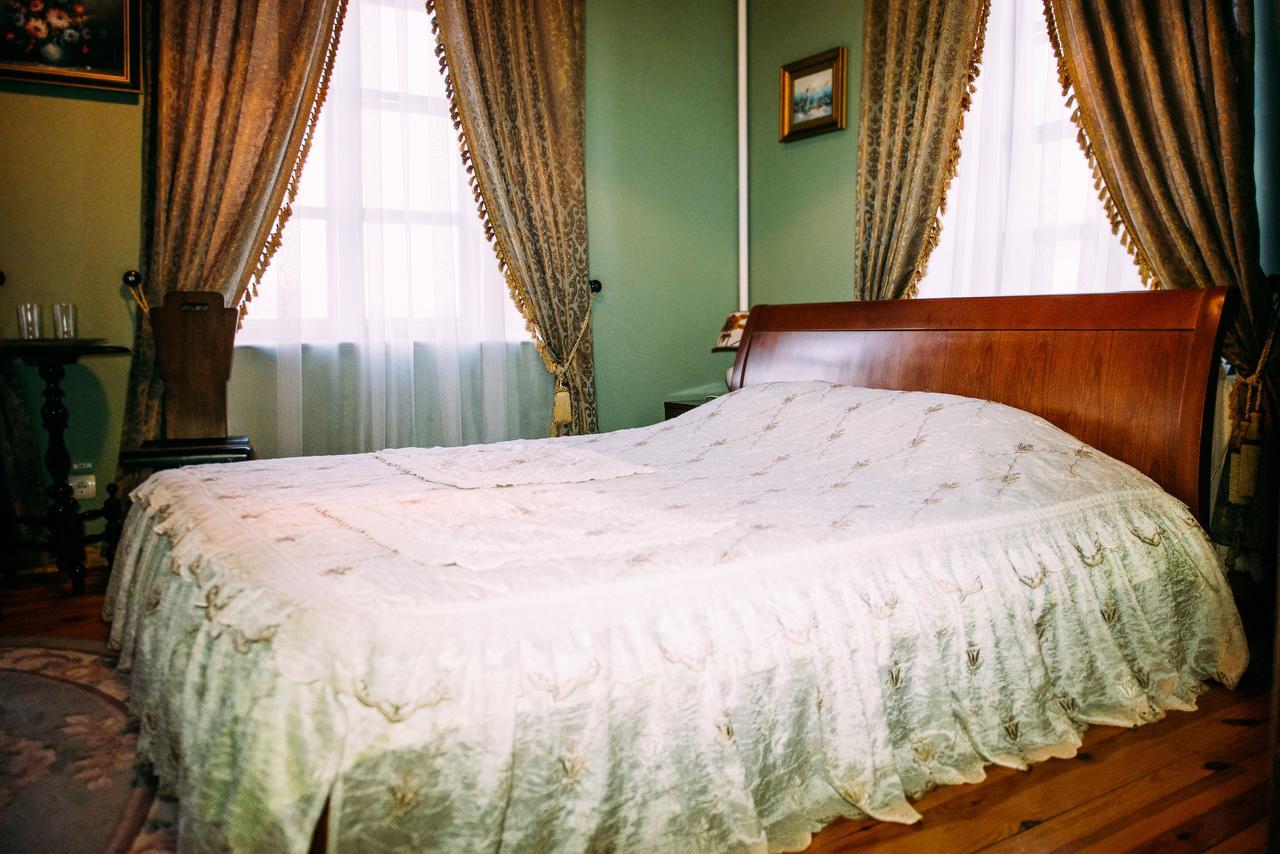 Antique House Hotel Дубно Екстер'єр фото