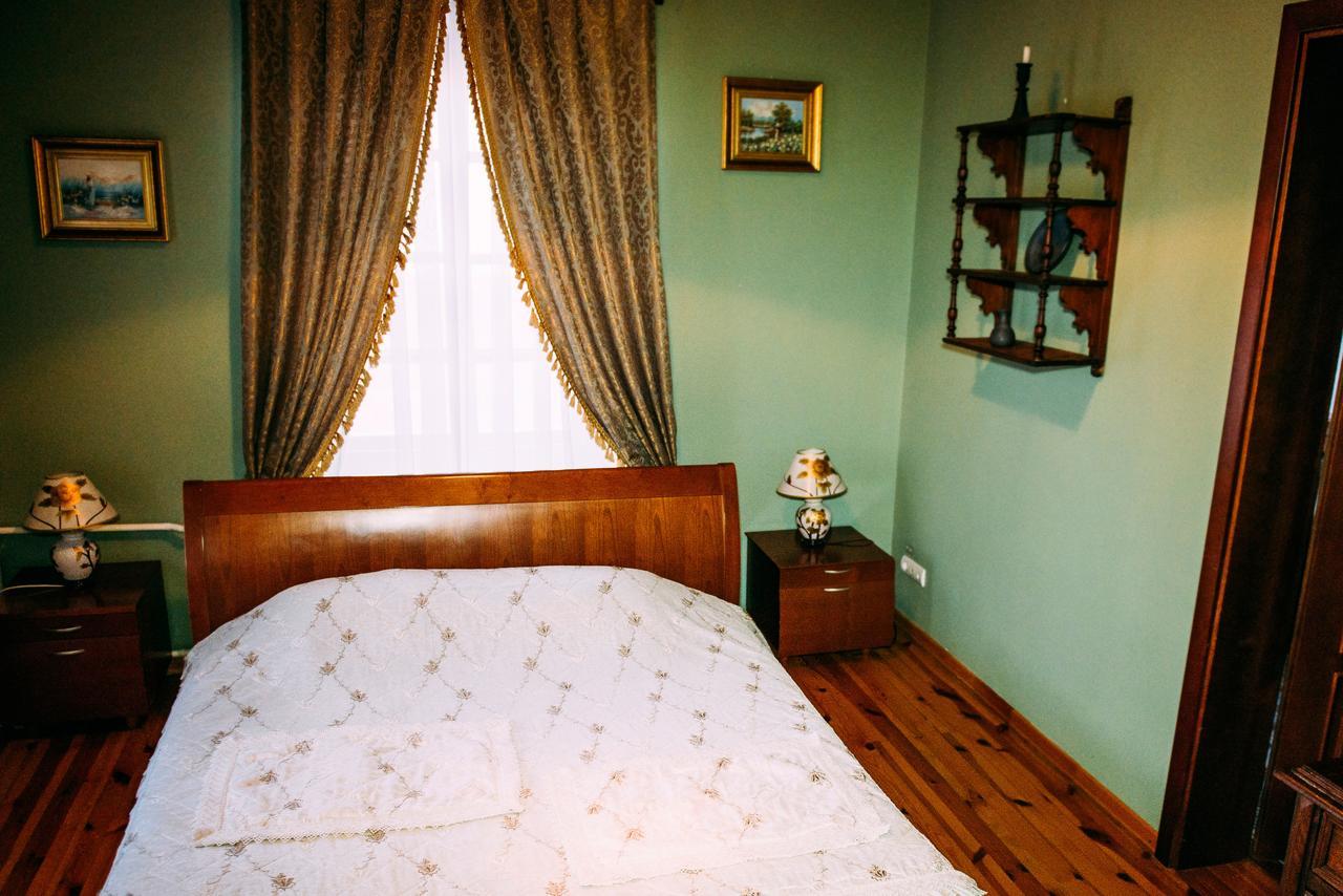 Antique House Hotel Дубно Екстер'єр фото