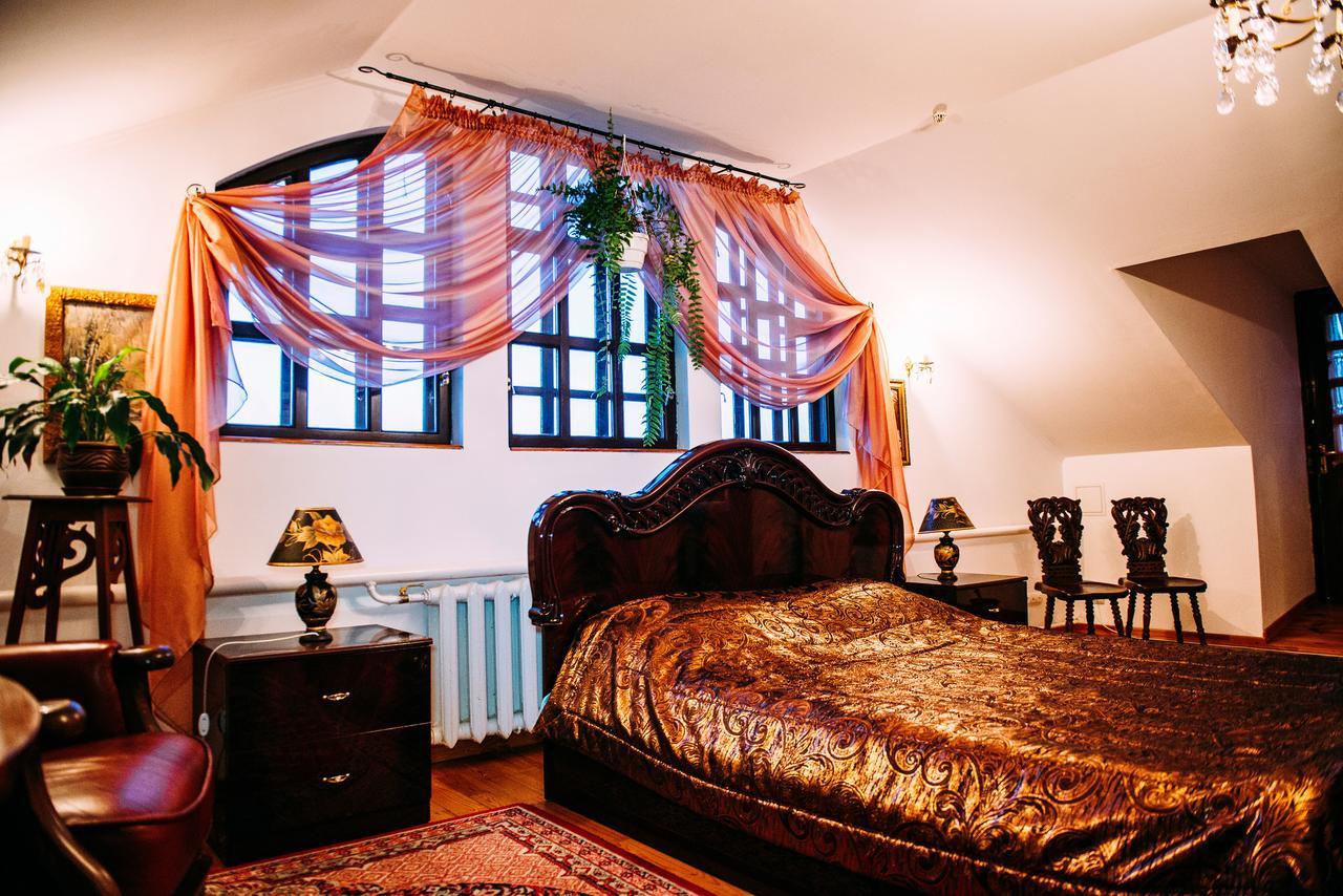 Antique House Hotel Дубно Екстер'єр фото