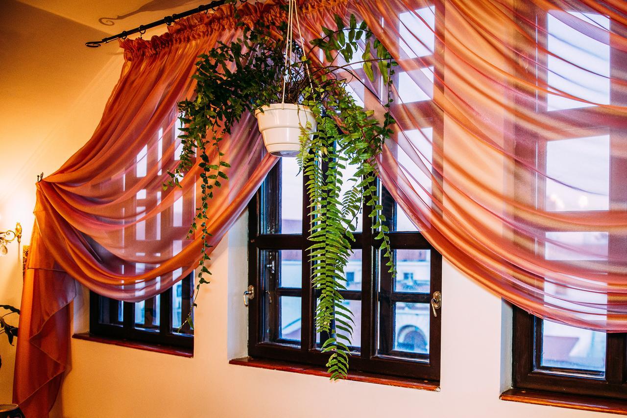 Antique House Hotel Дубно Екстер'єр фото