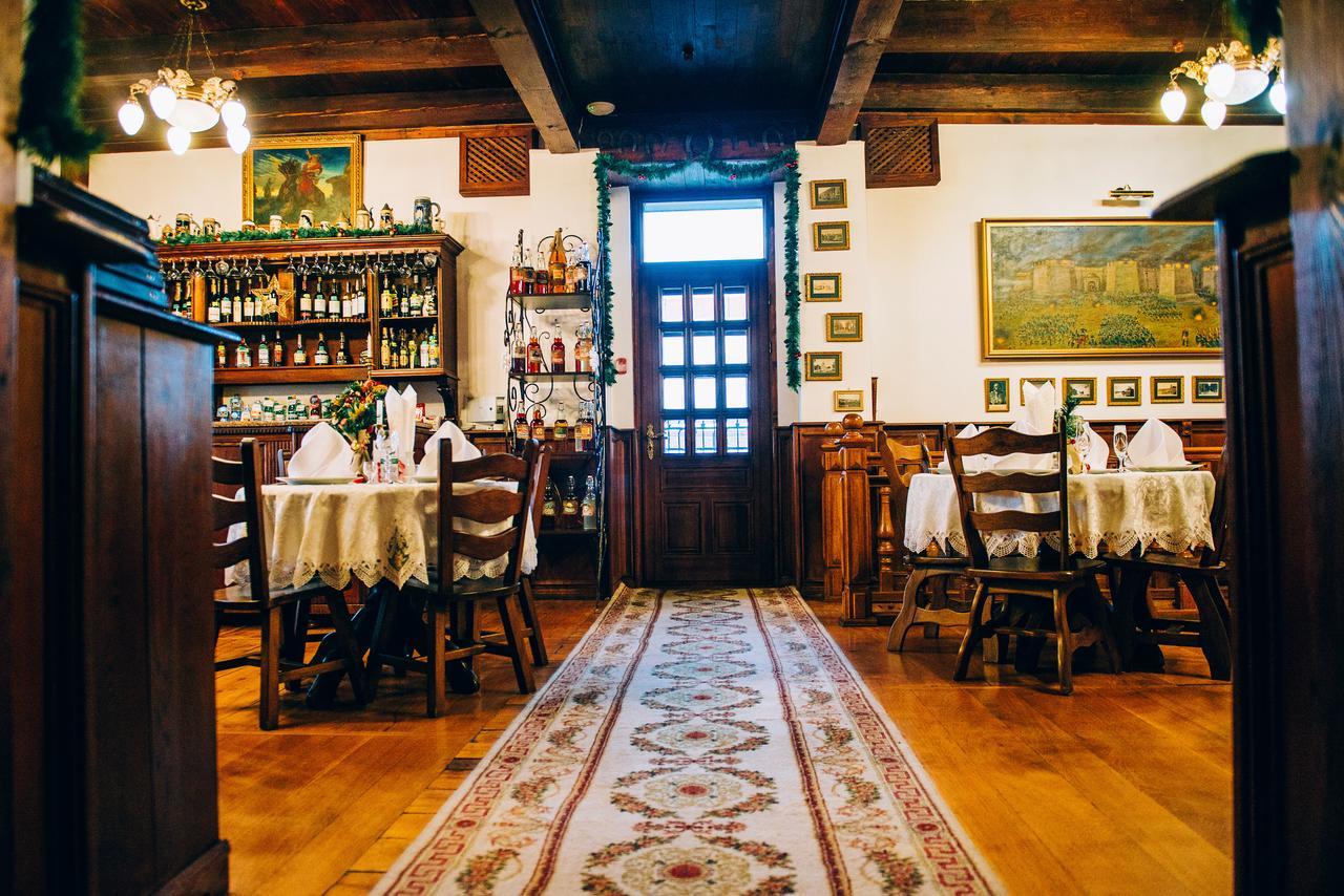 Antique House Hotel Дубно Екстер'єр фото